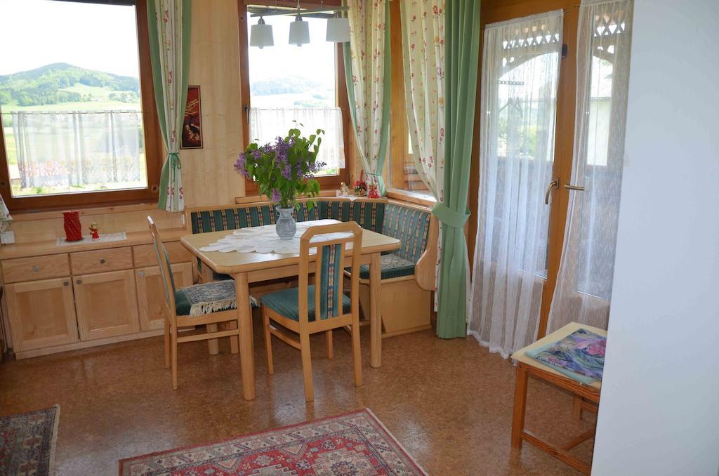 Ferienhaus Mitterbauer Oberhofen am Irrsee Kamer foto